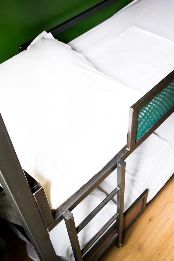 Bed 21-Bed Mixed Dormitory Room
